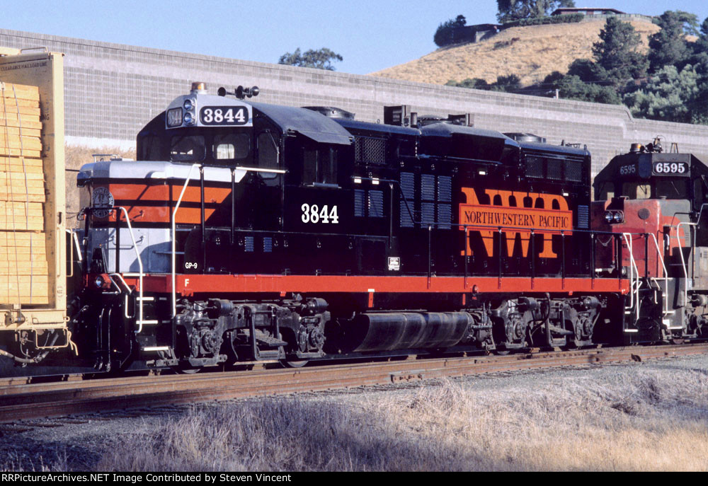 Northwestern Pacific ex SP GP9R #3844